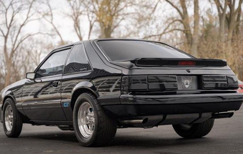 Rear 1986 Mustang in St. Charles, Illinois